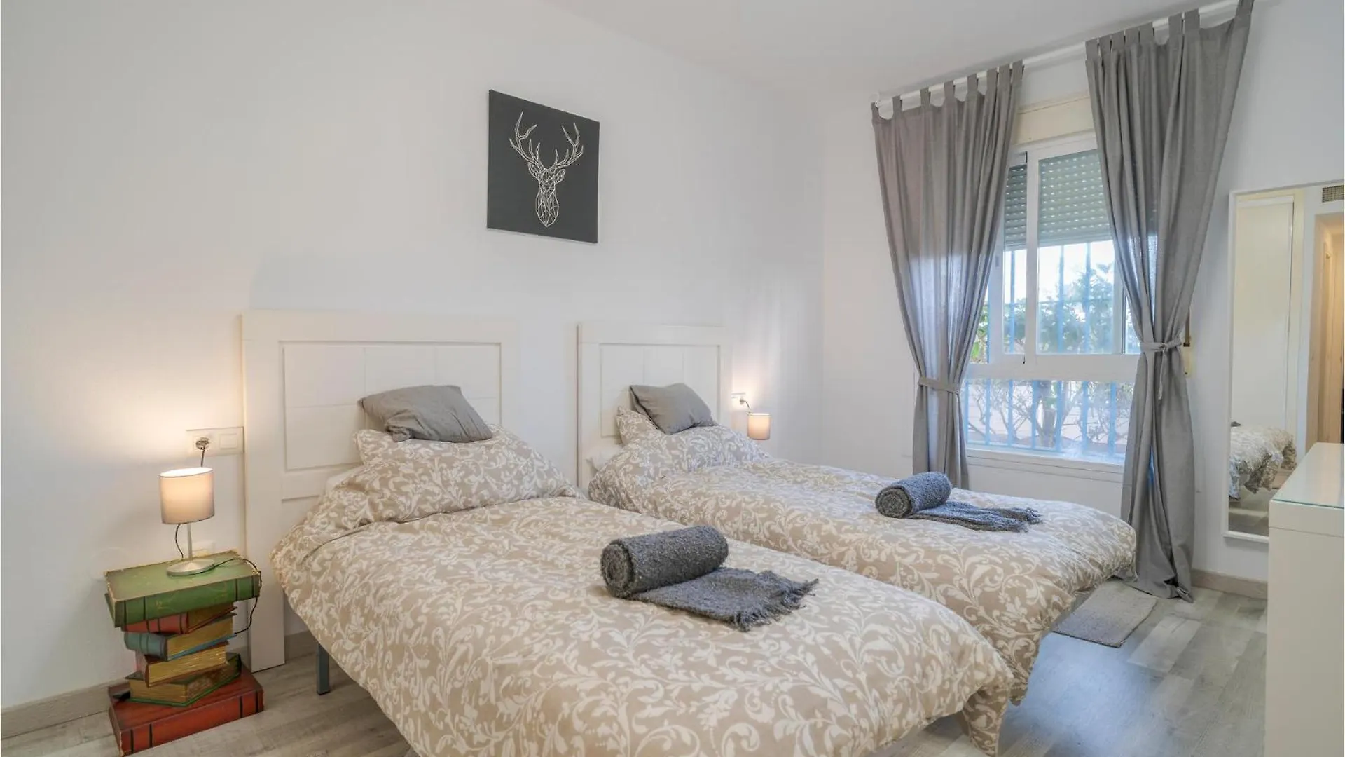 Gorgeous Apartment In Estepona With Kitchen