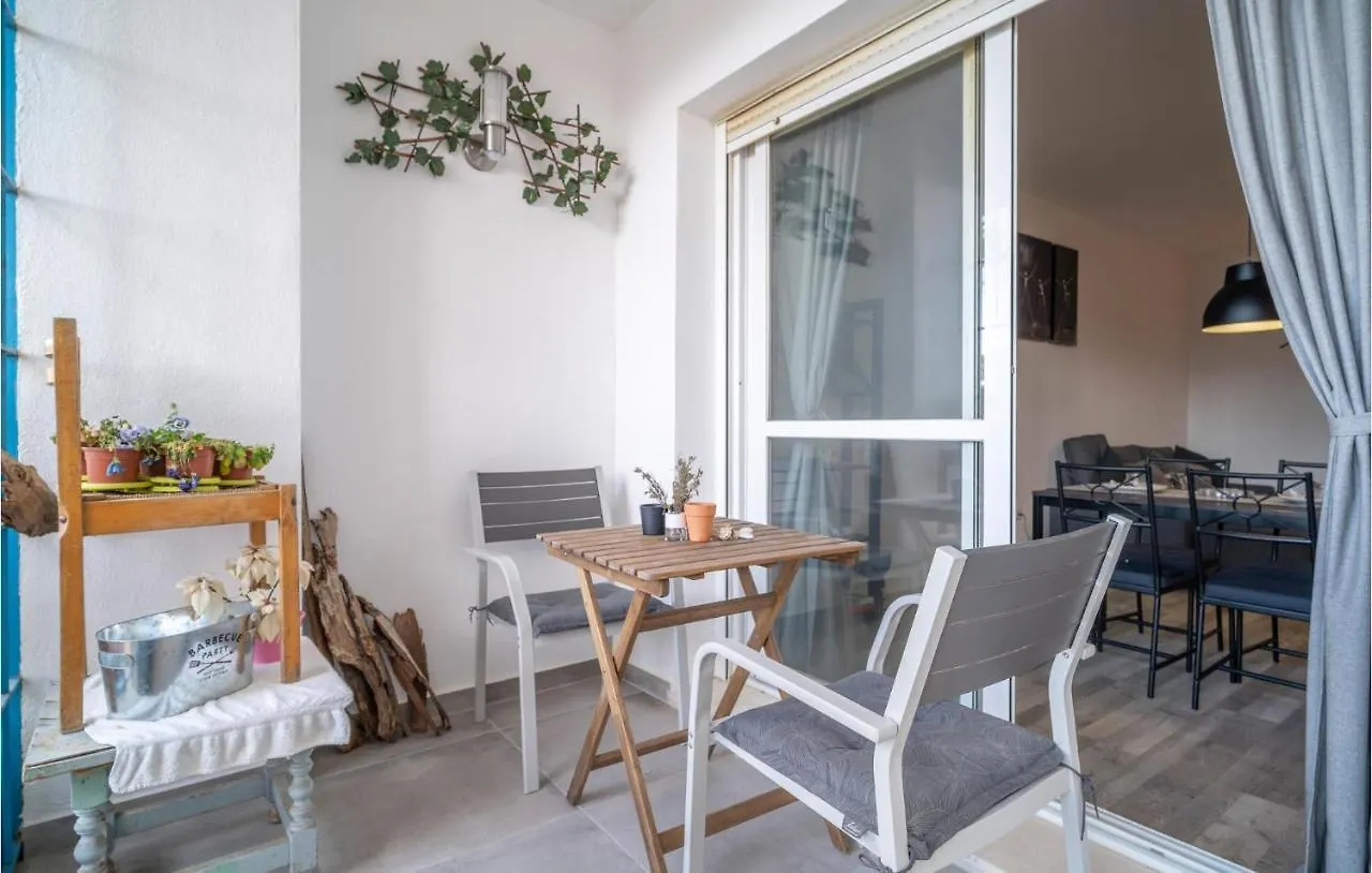 Gorgeous Apartment In Estepona With Kitchen