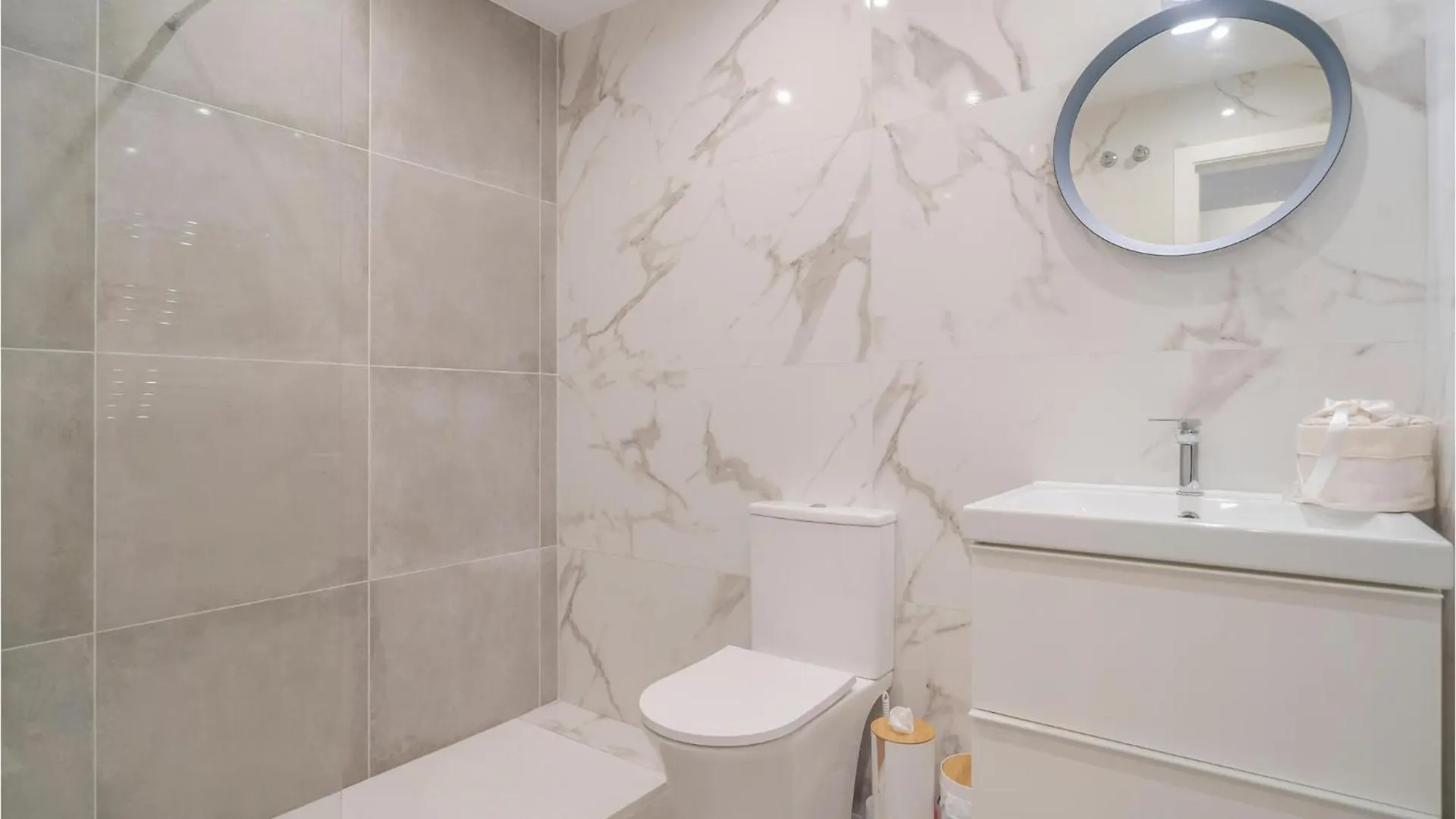 Gorgeous Apartment In Estepona With Kitchen Spain