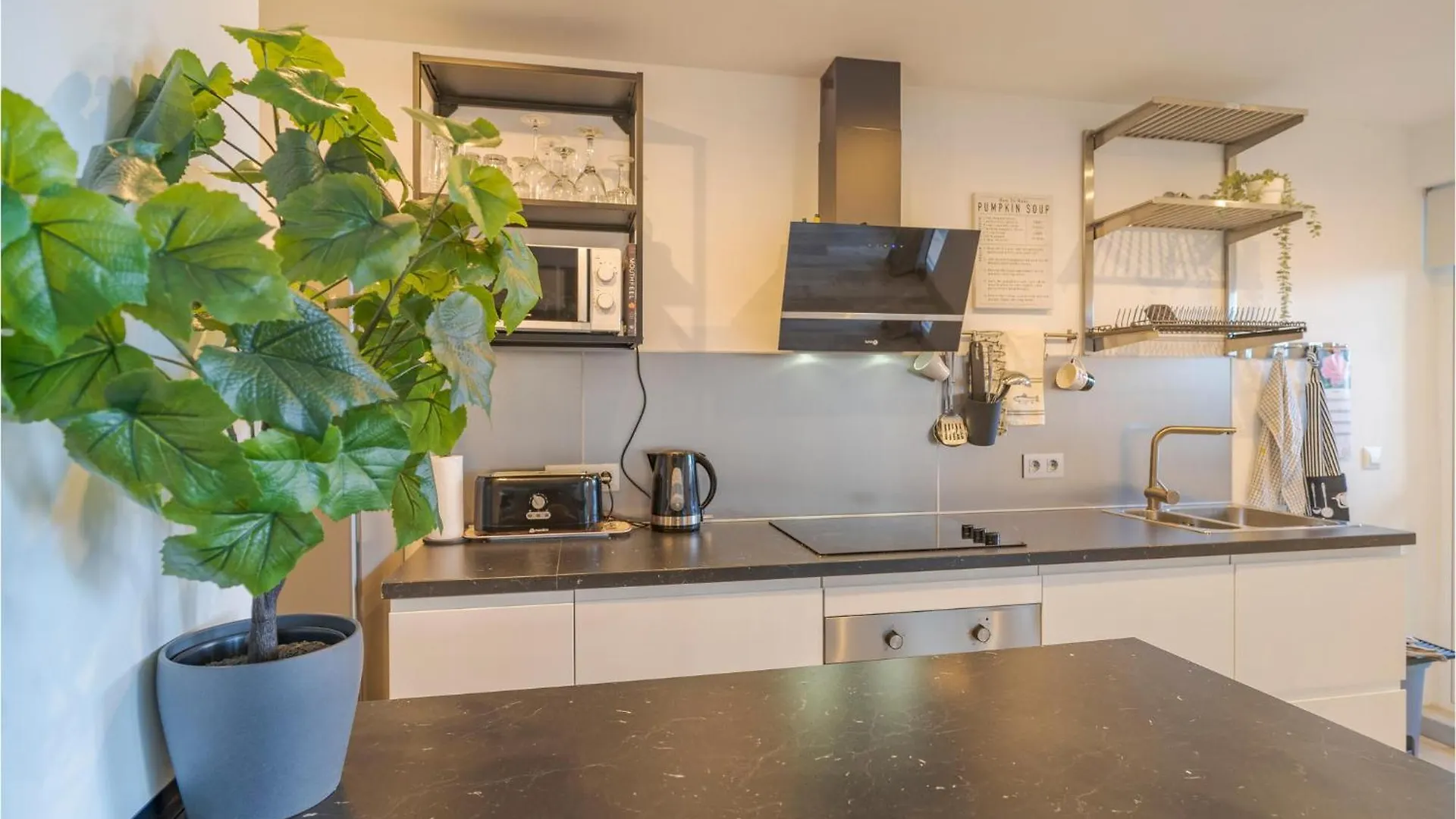 Gorgeous Apartment In Estepona With Kitchen Spain