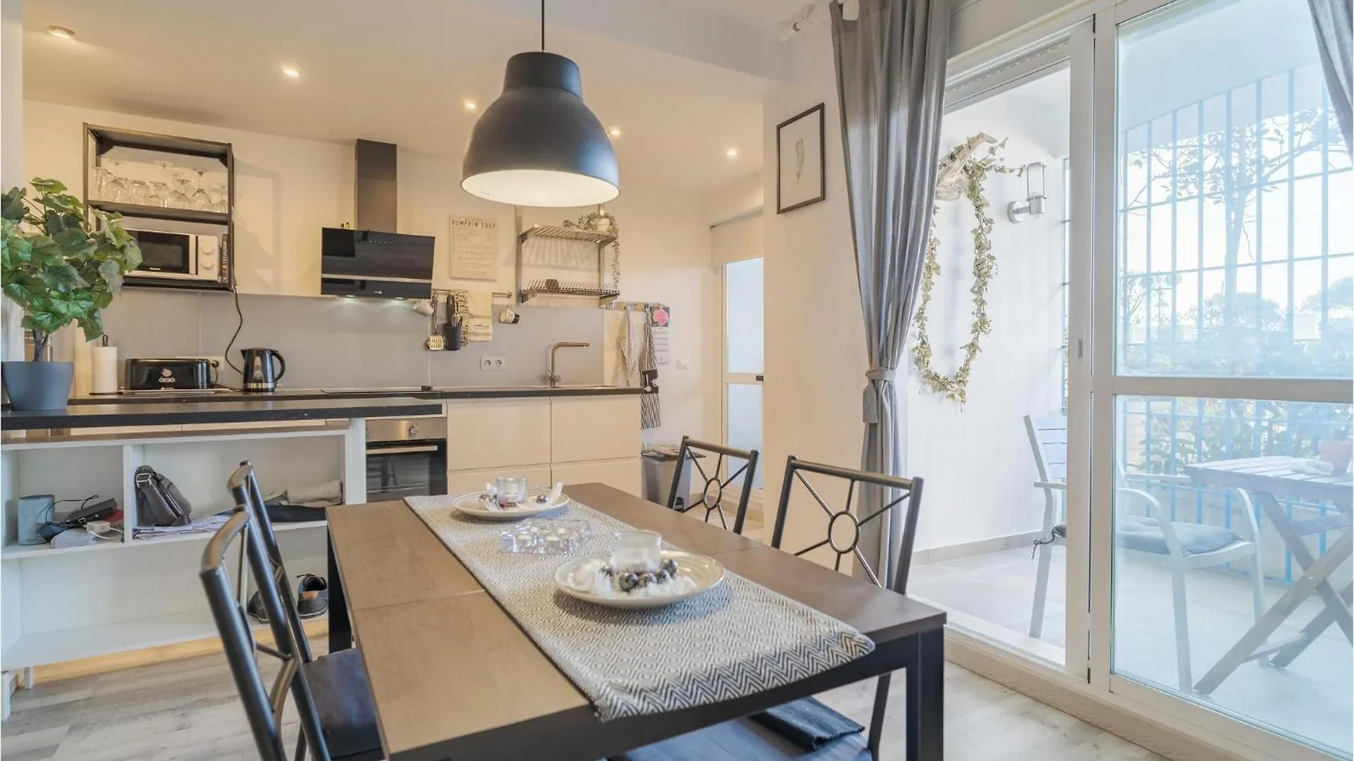 Gorgeous Apartment In Estepona With Kitchen Spain