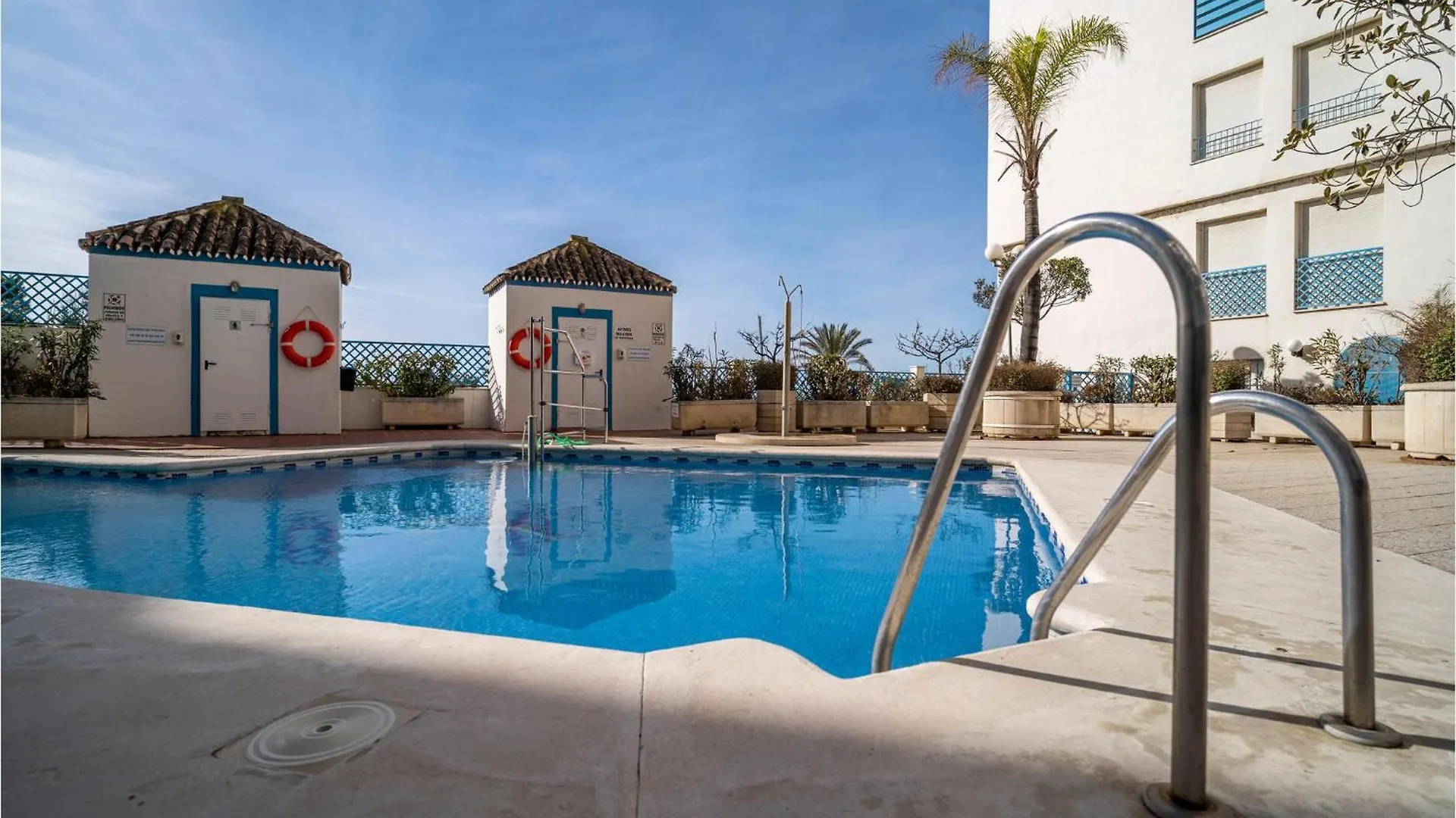 Gorgeous Apartment In Estepona With Kitchen