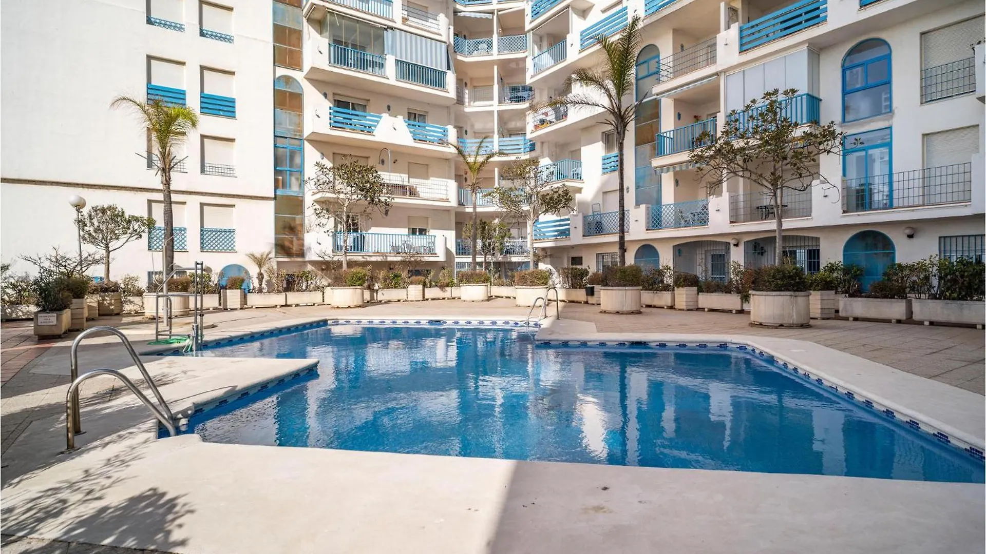 Gorgeous Apartment In Estepona With Kitchen