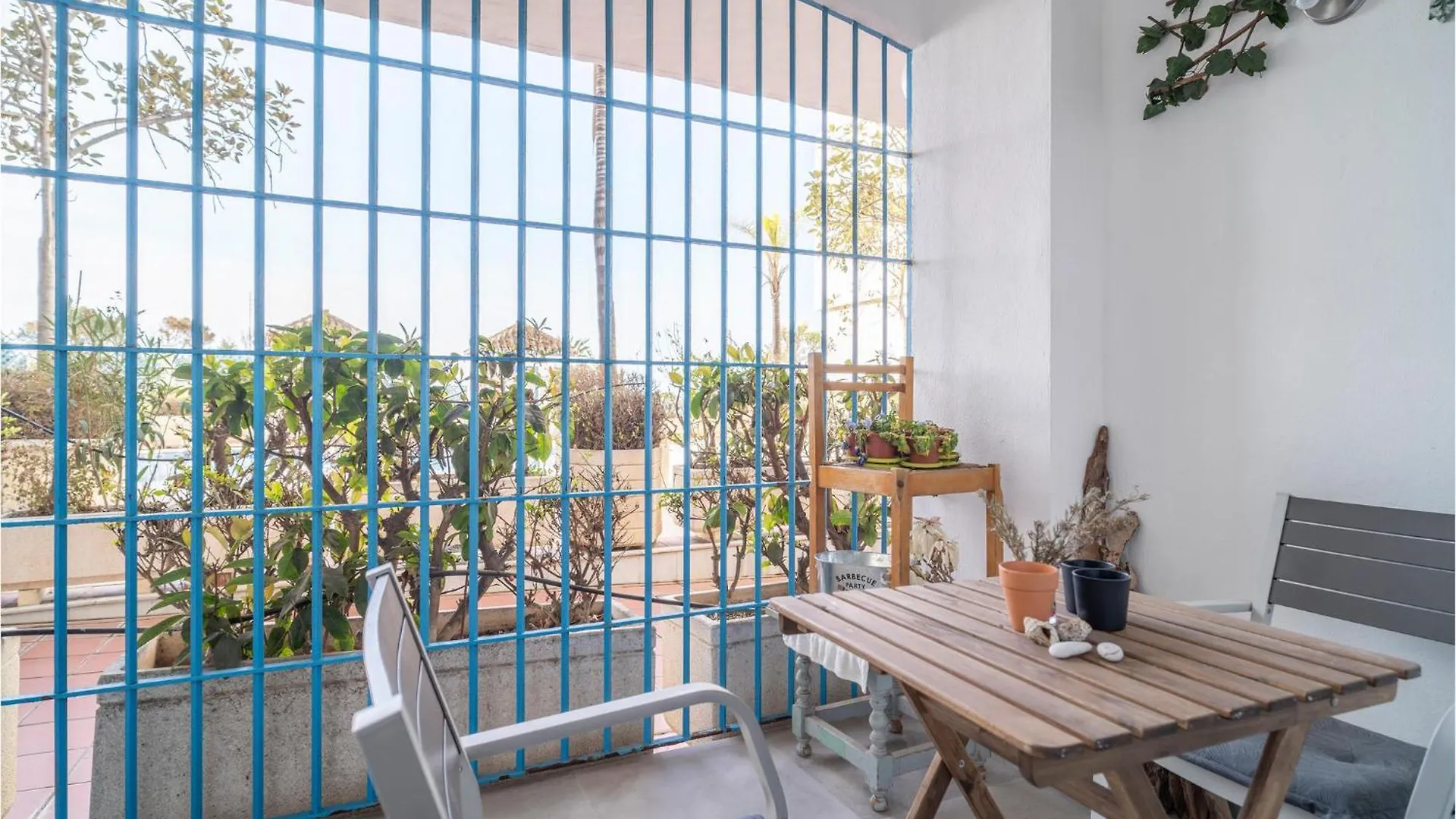 Gorgeous Apartment In Estepona With Kitchen 0*,